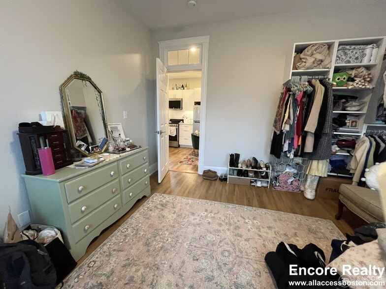 Building Photo - 833 Beacon St