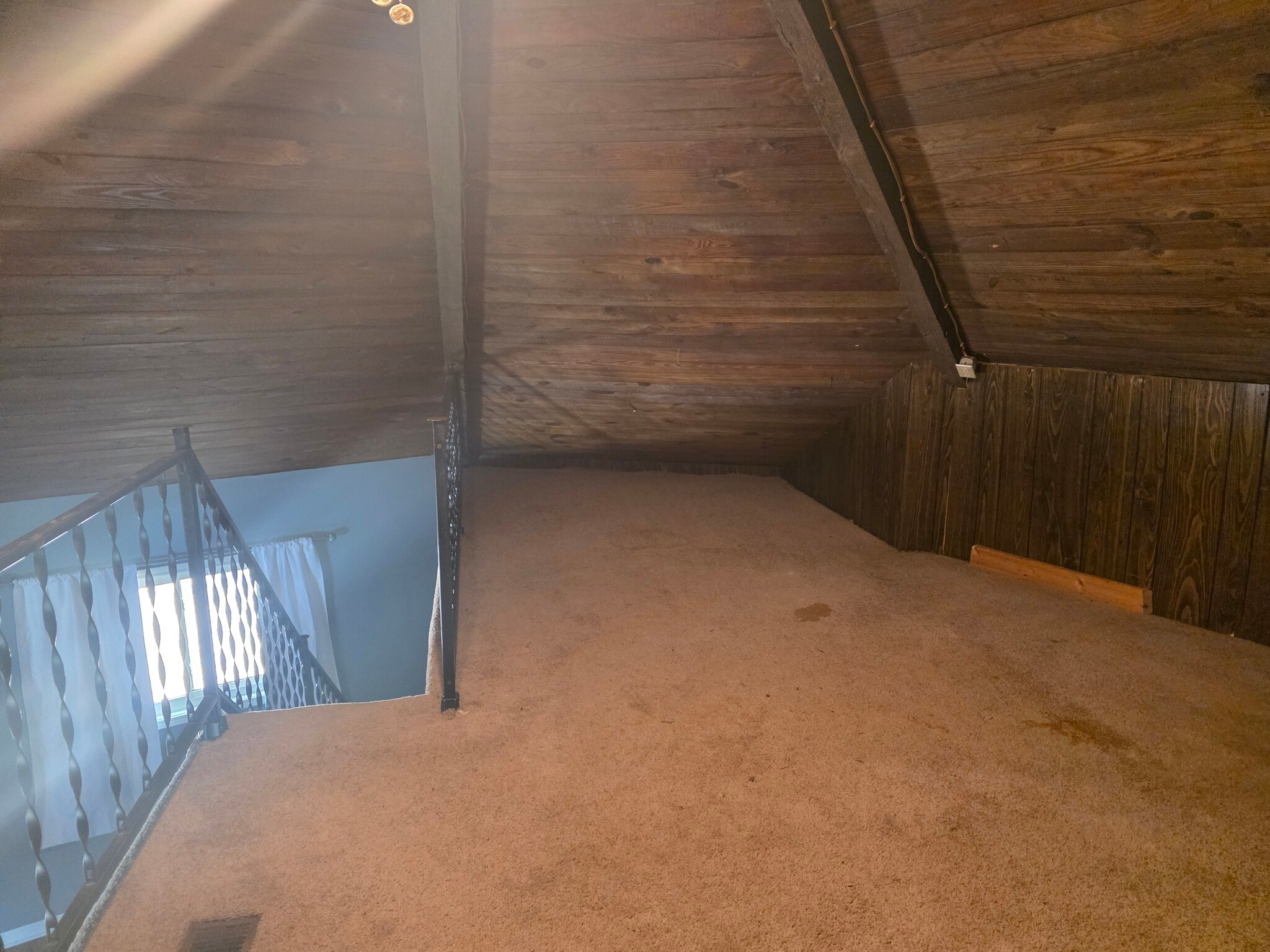 Loft - 216 Roundhouse Rd