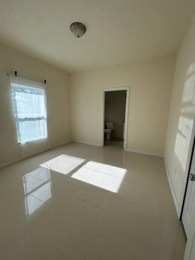 Building Photo - COZY COTTAGE 2/2 IN LAKE PLACID FL
