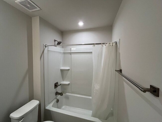 Building Photo - 8765 Kenridge Ln