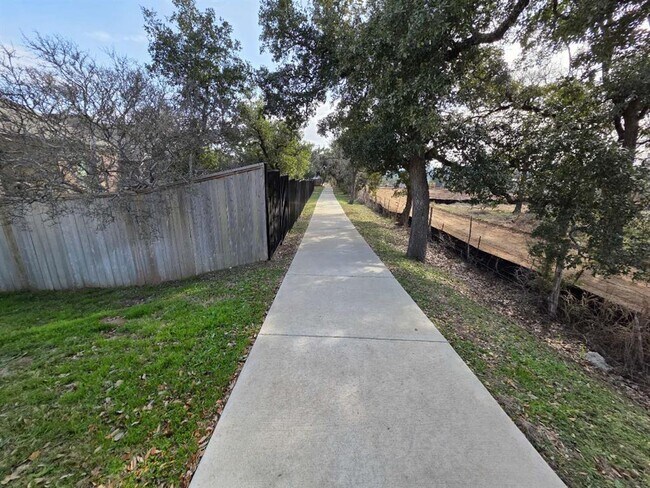 Building Photo - 200 Scenic Hills Cir