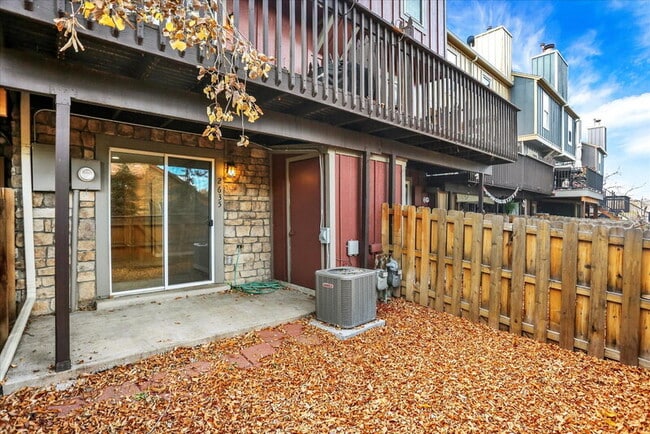 Building Photo - 2635 E Nichols Cir