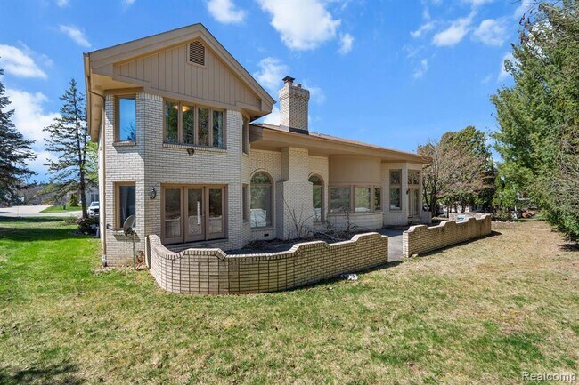 Building Photo - 6739 Arlington Dr