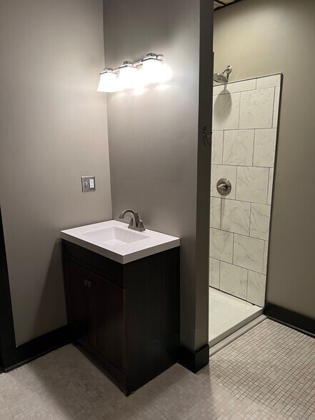 Building Photo - 1609 Winchester Ave