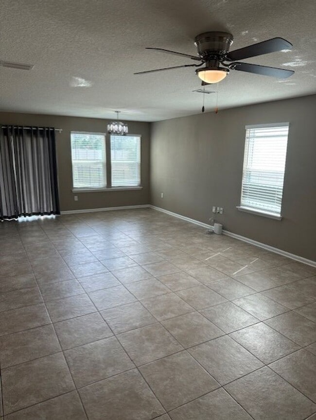 Building Photo - Beautiful and Spacious Westside Gem!!!