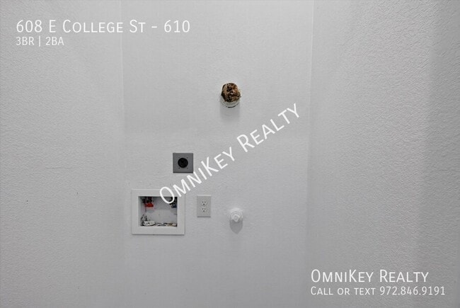 Building Photo - 608 E College St