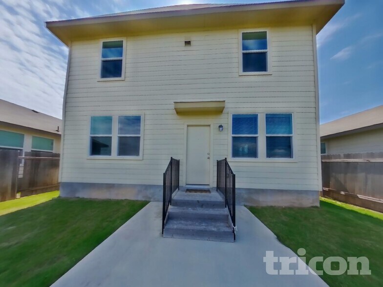 Building Photo - 5200 Saddle Clb Dr