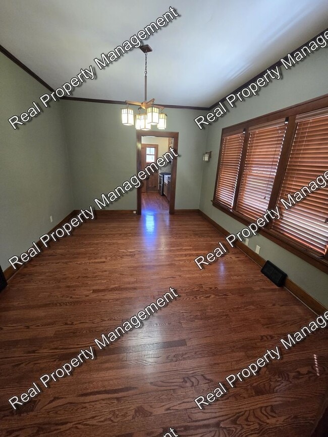 Building Photo - Charming Three Bedroom Ranch