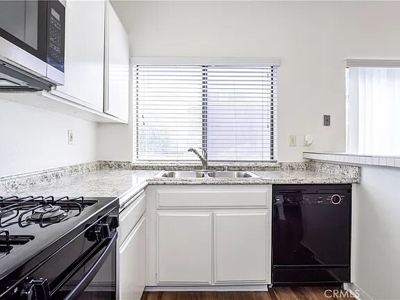 Building Photo - 18433 Hatteras St