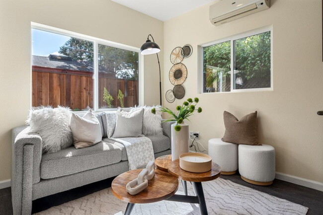 Building Photo - "Charming 1-Bedroom Retreat with Granite Touches and Pool Access in Berkeley"