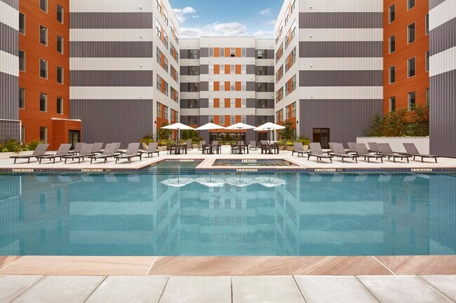Building Photo - 400 Claremont Ave