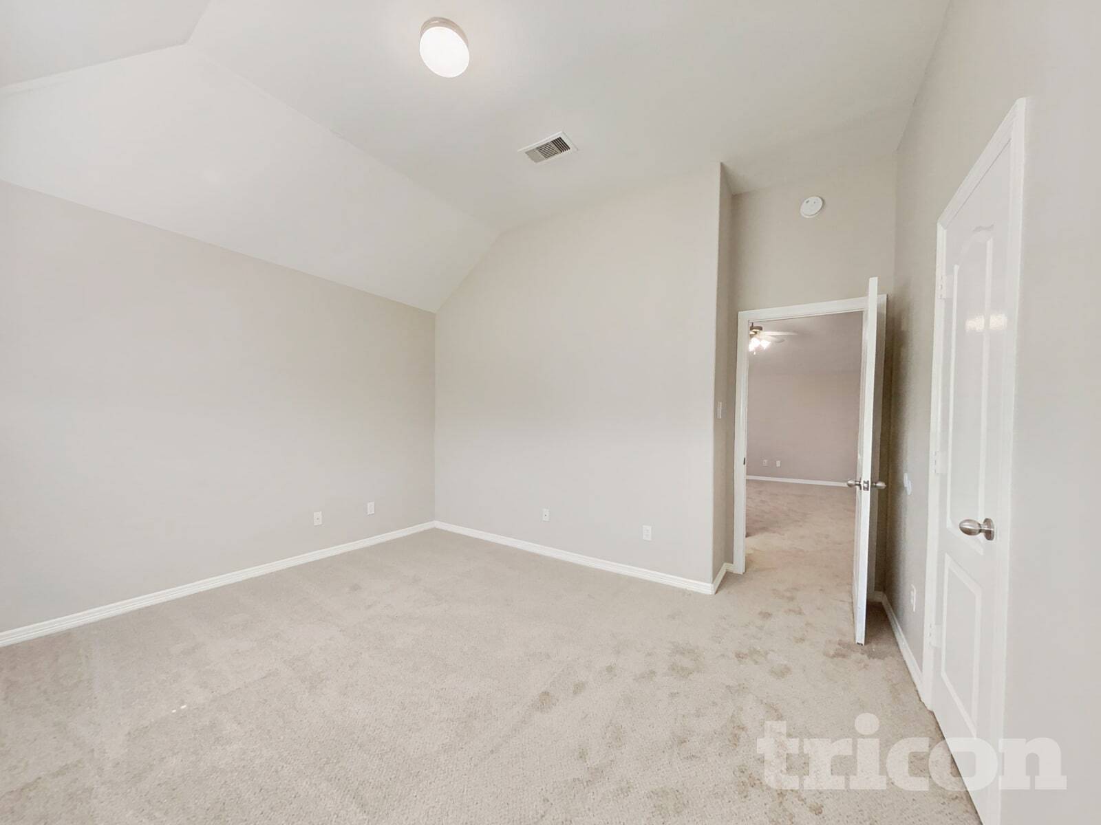 Building Photo - 8026 N Tarrytown Crossing Dr