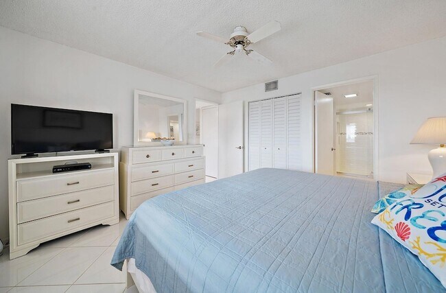 Building Photo - 353 S US Hwy 1