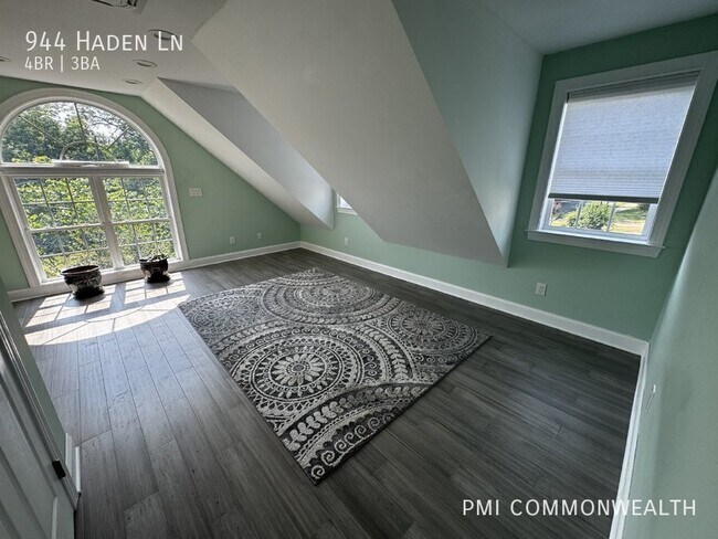 Building Photo - 944 Haden Ln