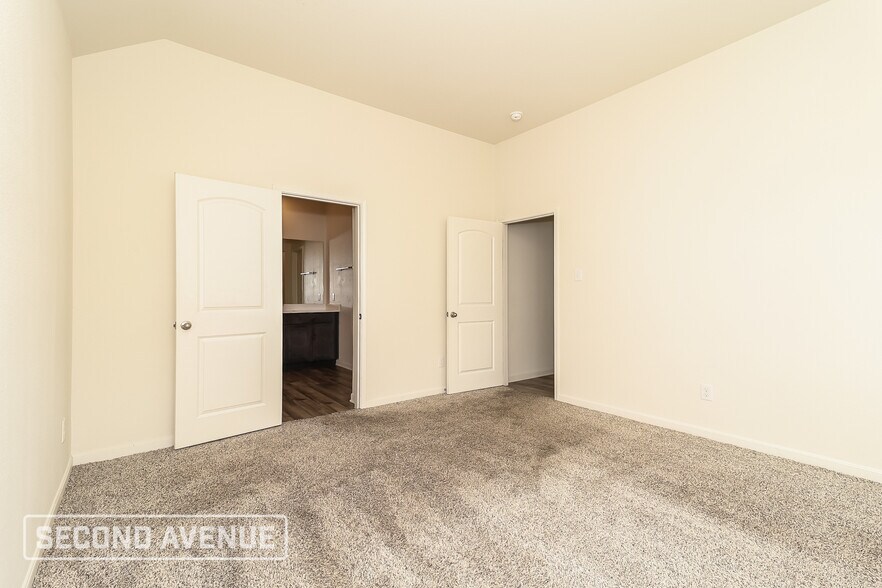Building Photo - 1329 Woodwinds Dr