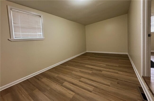 Building Photo - 1637 Columbia Dr