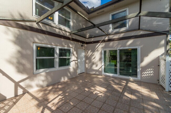 Building Photo - 31 Clinton Ct