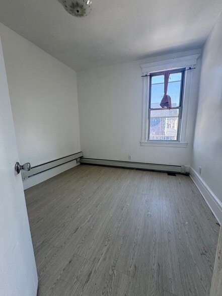 Building Photo - 1848 126th St