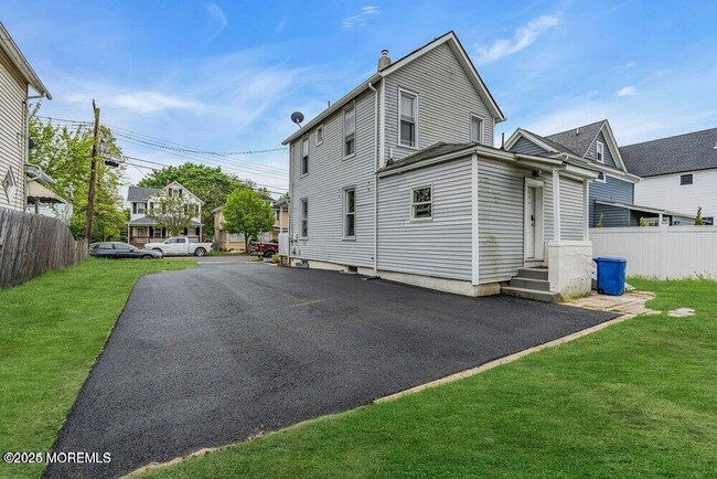Building Photo - 108 Catherine St