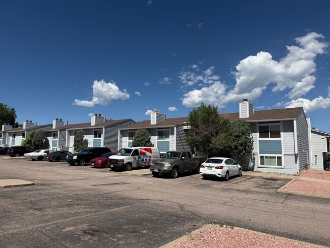 Building Photo - 4457 E Pikes Peak Ave