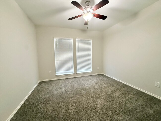 Building Photo - 12404 Shady Brook Dr
