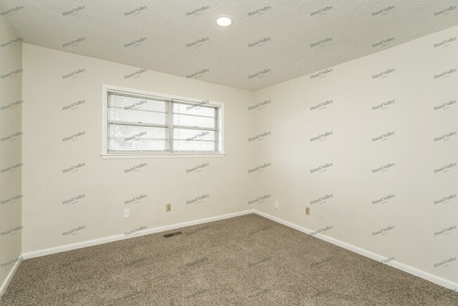 Building Photo - 645 Sunset Dr