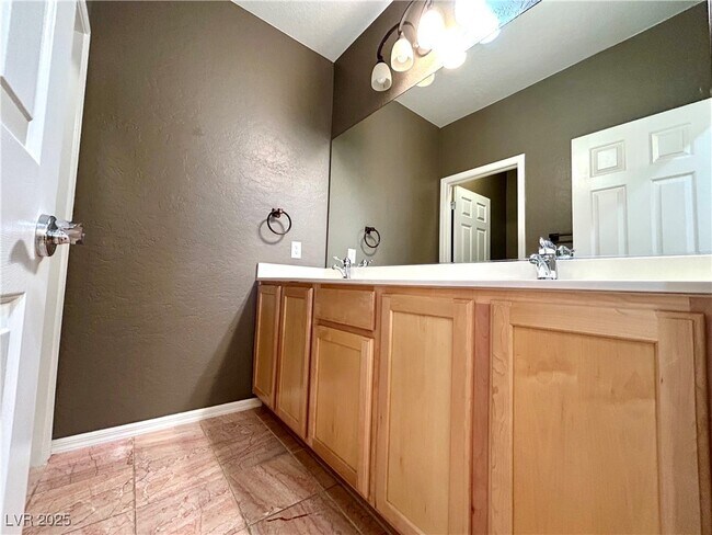 Building Photo - 2529 Flodden St