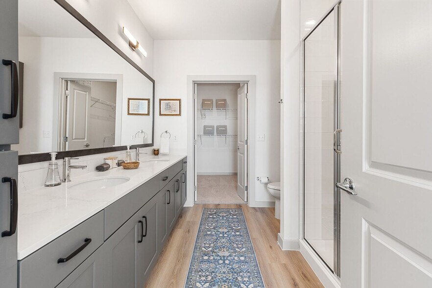 Building Photo - 1301 Leah Ave