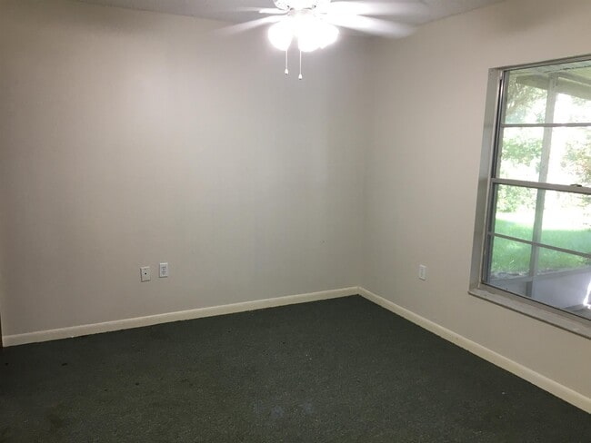 Building Photo - 1450 E Church St