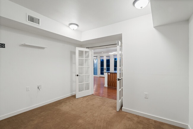 Building Photo - 355 W Waterside Dr