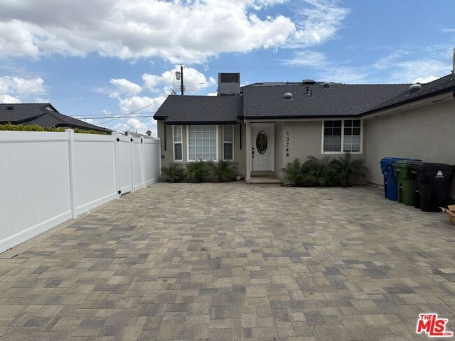 Building Photo - 12748 Blythe St