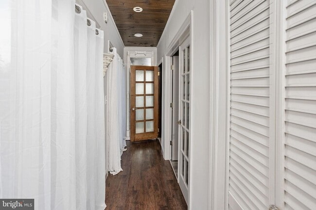 Building Photo - 230 Washington St