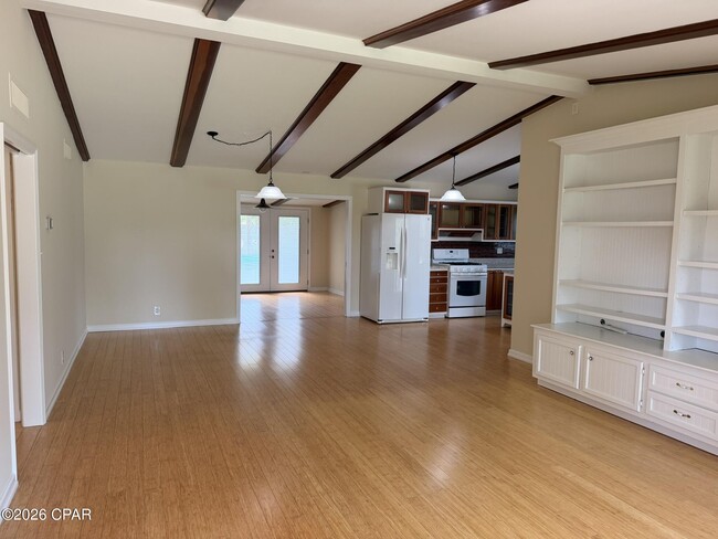 Building Photo - 215 Woodlawn Dr