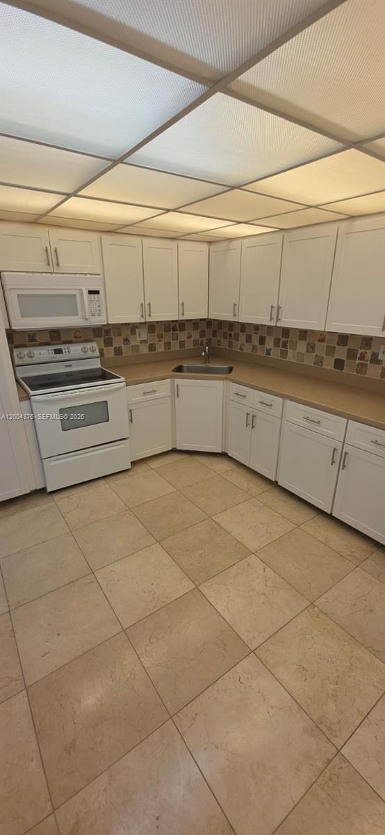 Building Photo - 2750 NE 183rd St