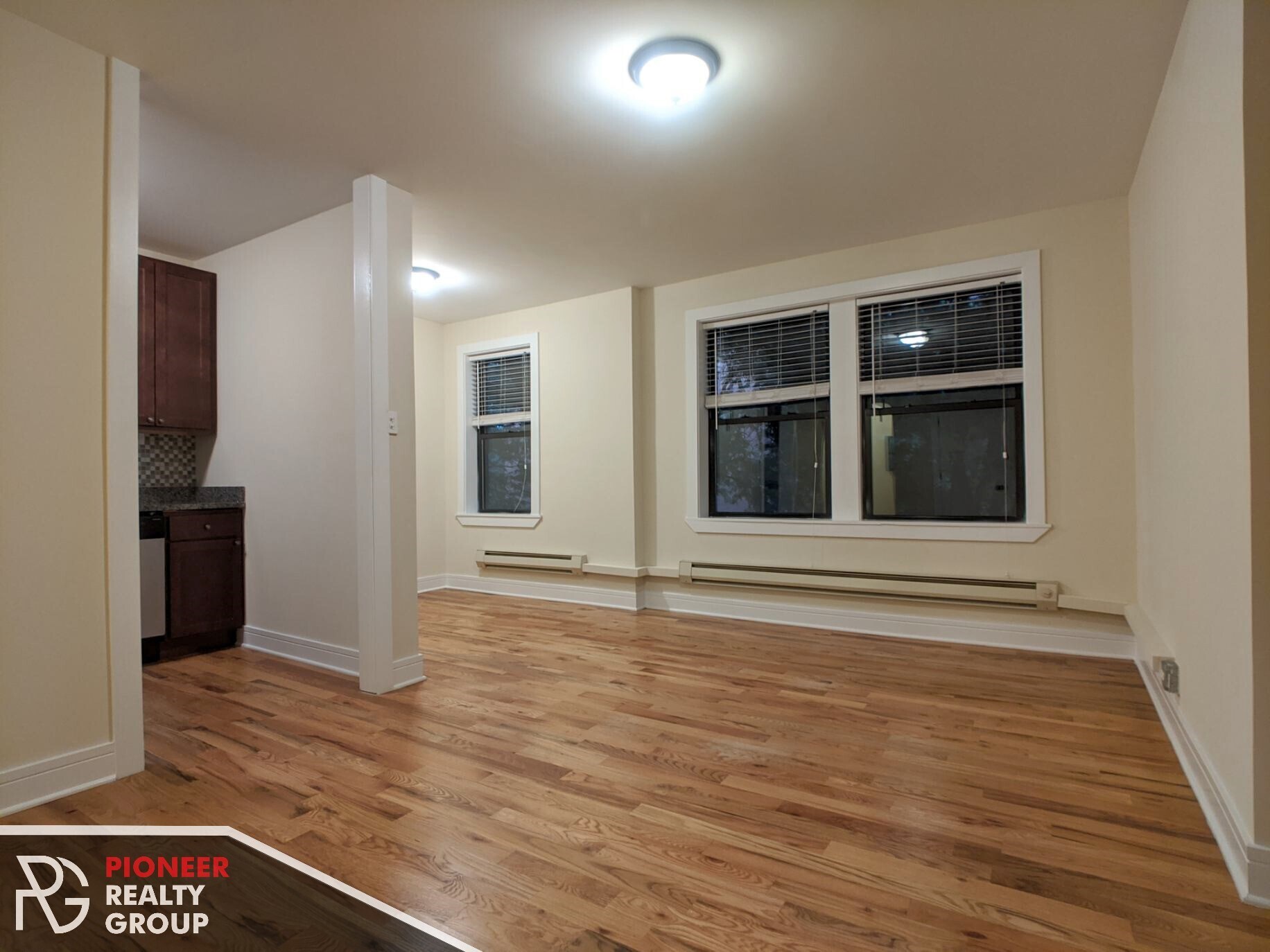 Building Photo - 4542 N Damen Ave