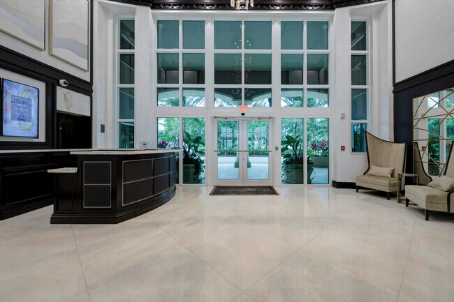 Building Photo - 1063 Hillsboro Mile