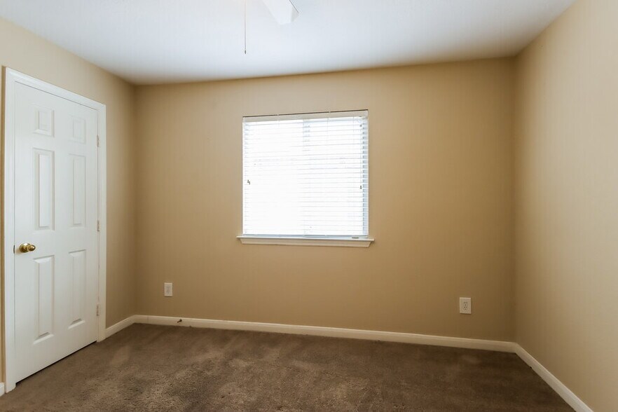 Building Photo - 10227 Canyon Rose Ln