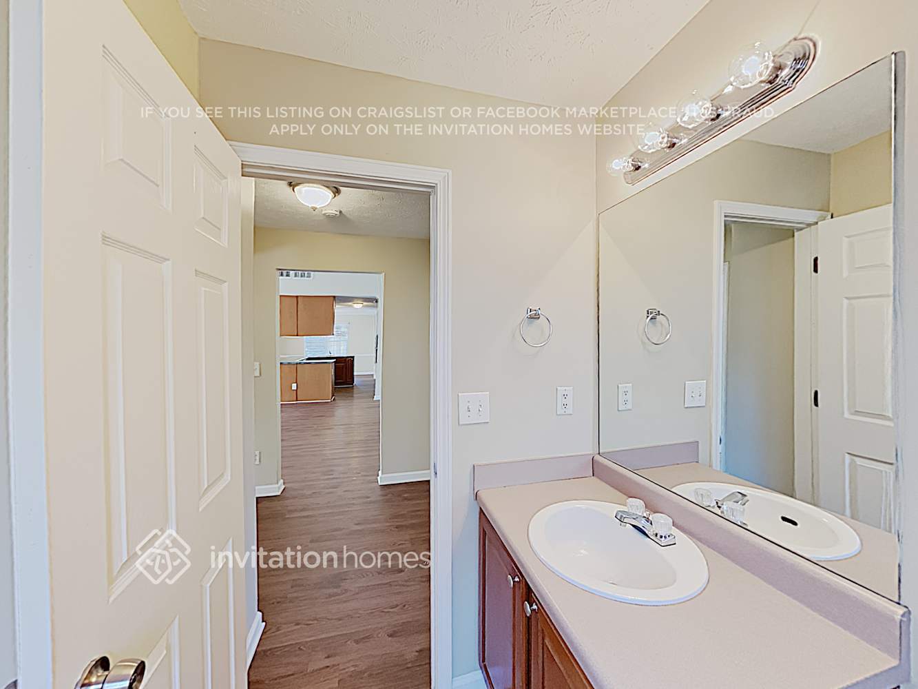 Building Photo - 520 Hamlet Dr