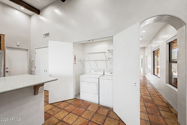 Building Photo - 9202 E Rimrock Dr