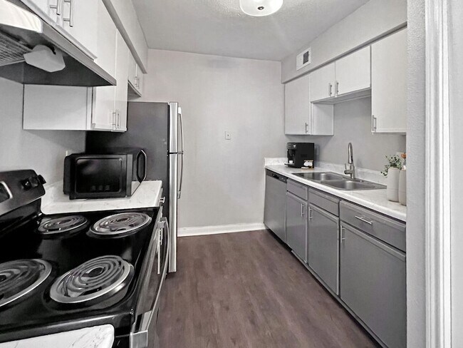 Primary Photo - 874 Yorkchester Dr