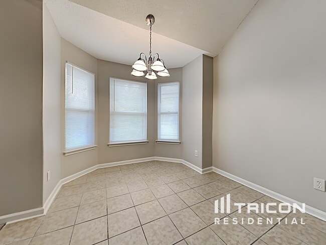 Building Photo - 724 Walton Dr