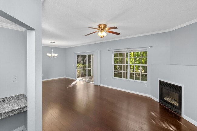 Building Photo - Luxurious 1 Bed / 1 Bath Condo in The Link...