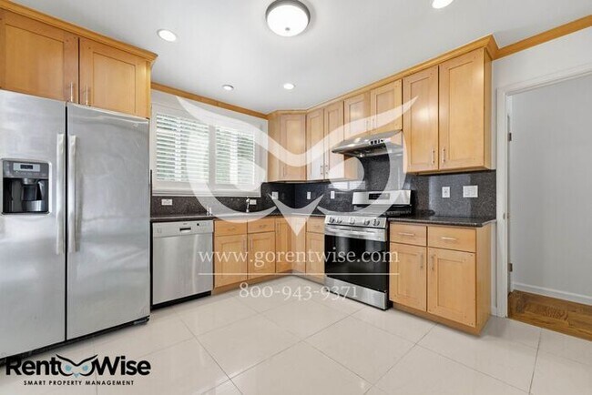 Building Photo - 190 Forest Knolls Dr