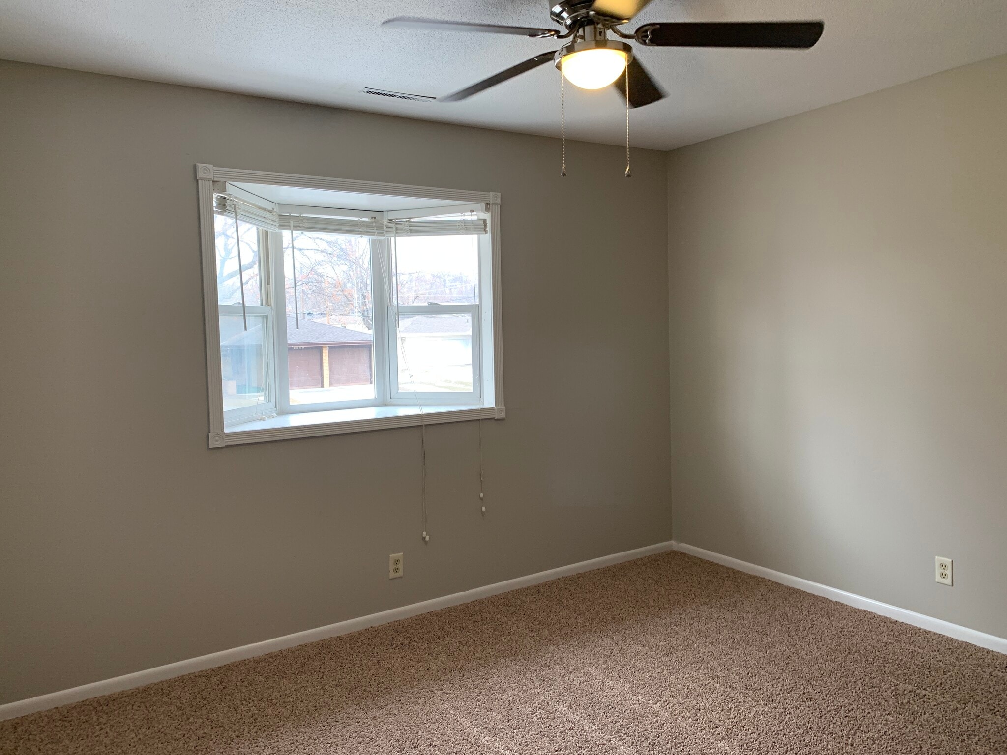 Front bedroom - 4832 Ginny ave