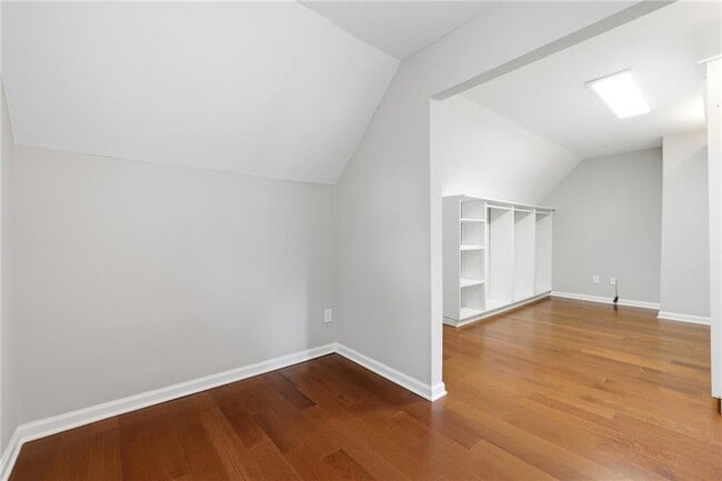 Building Photo - 220 Clipper Bay Dr