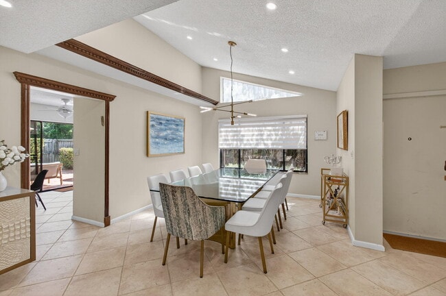 Building Photo - 7745 Stanway Pl