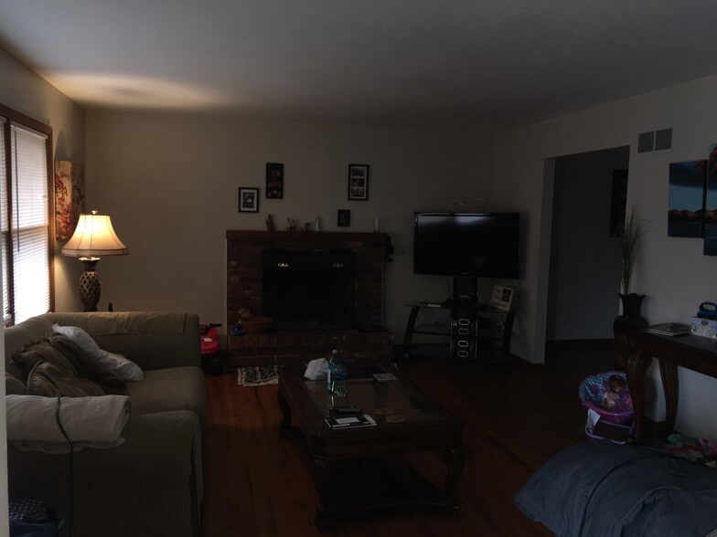 Building Photo - 2409 Manchester Rd