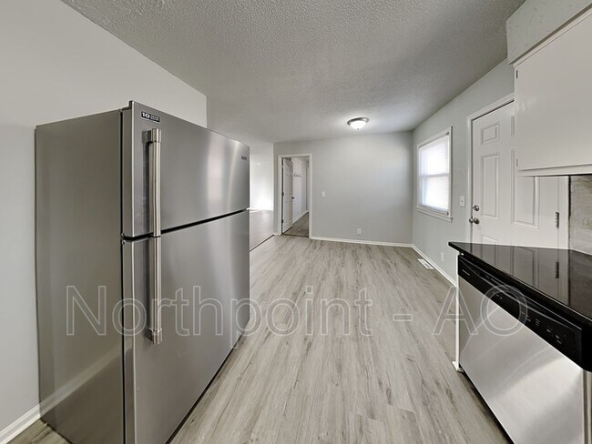 Building Photo - 16500 E 33 St S