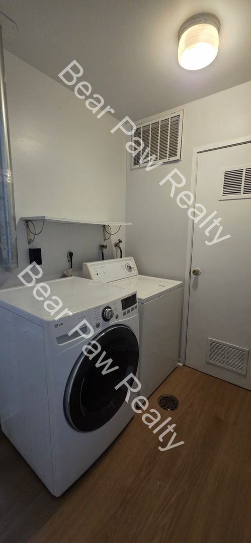 Building Photo - 525 W 6th St