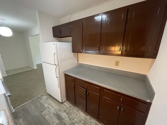 Building Photo - Perfectly located, quiet apartment complex just south of UNC, for graduate / med students - Inclu...